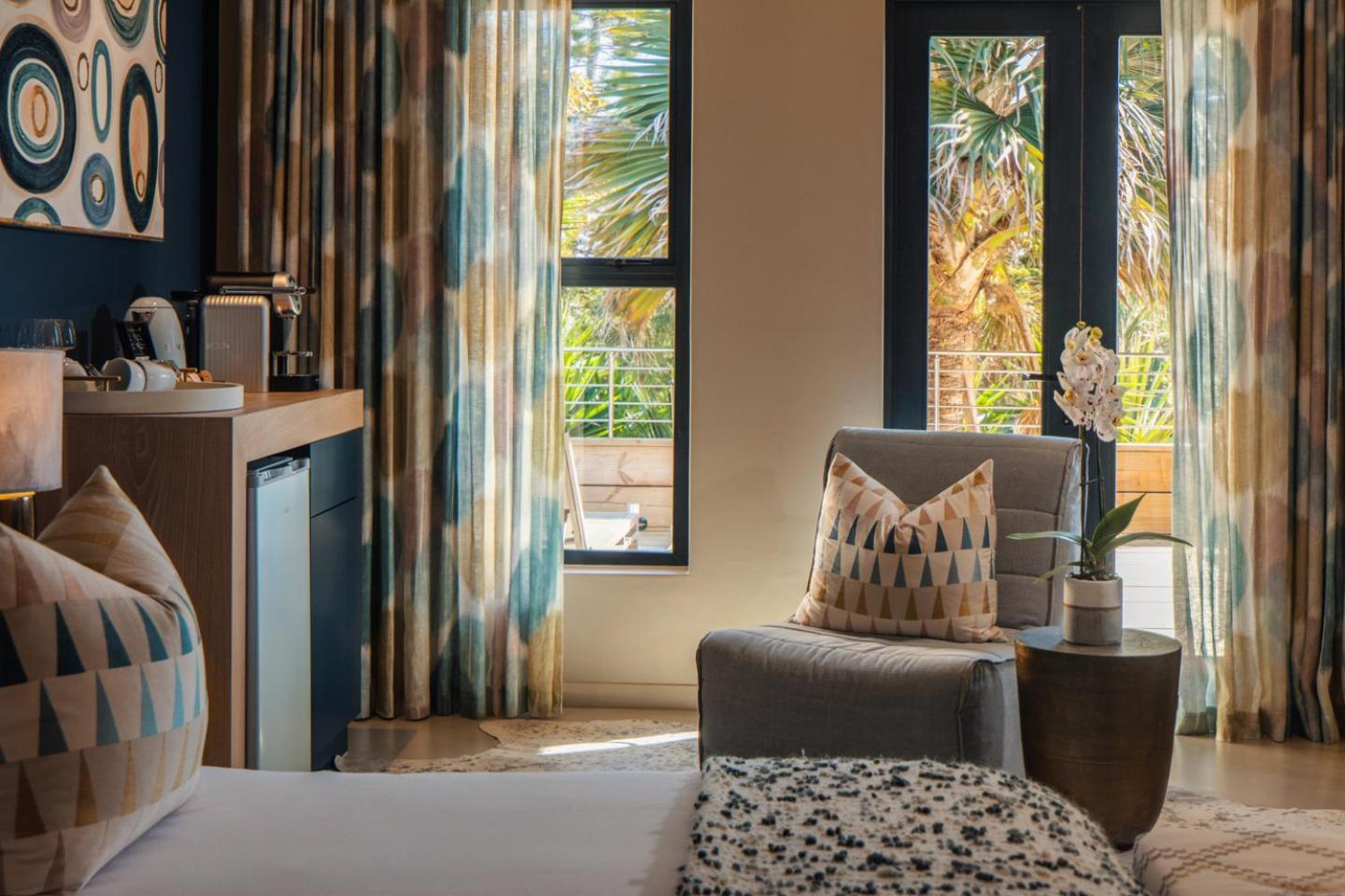 Sky Villa Boutique Hotel By Raw Africa Collection Plettenberg Bay Bagian luar foto A room at the hotel