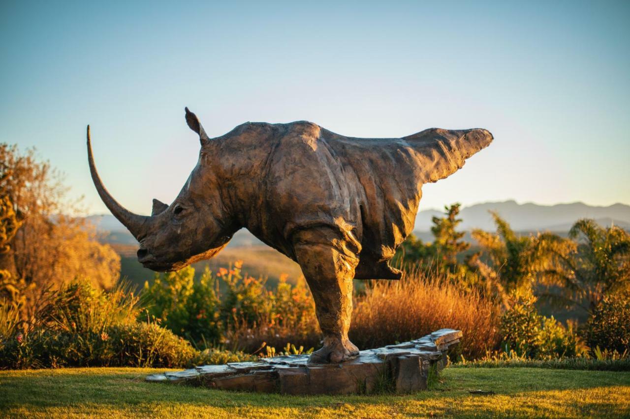 Sky Villa Boutique Hotel By Raw Africa Collection Plettenberg Bay Bagian luar foto The sculpture of a white rhinoceros at the entrance of the park