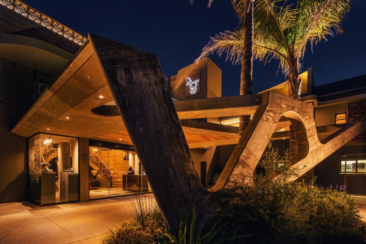 Sky Villa Boutique Hotel By Raw Africa Collection Plettenberg Bay Bagian luar foto The entrance to the hotel
