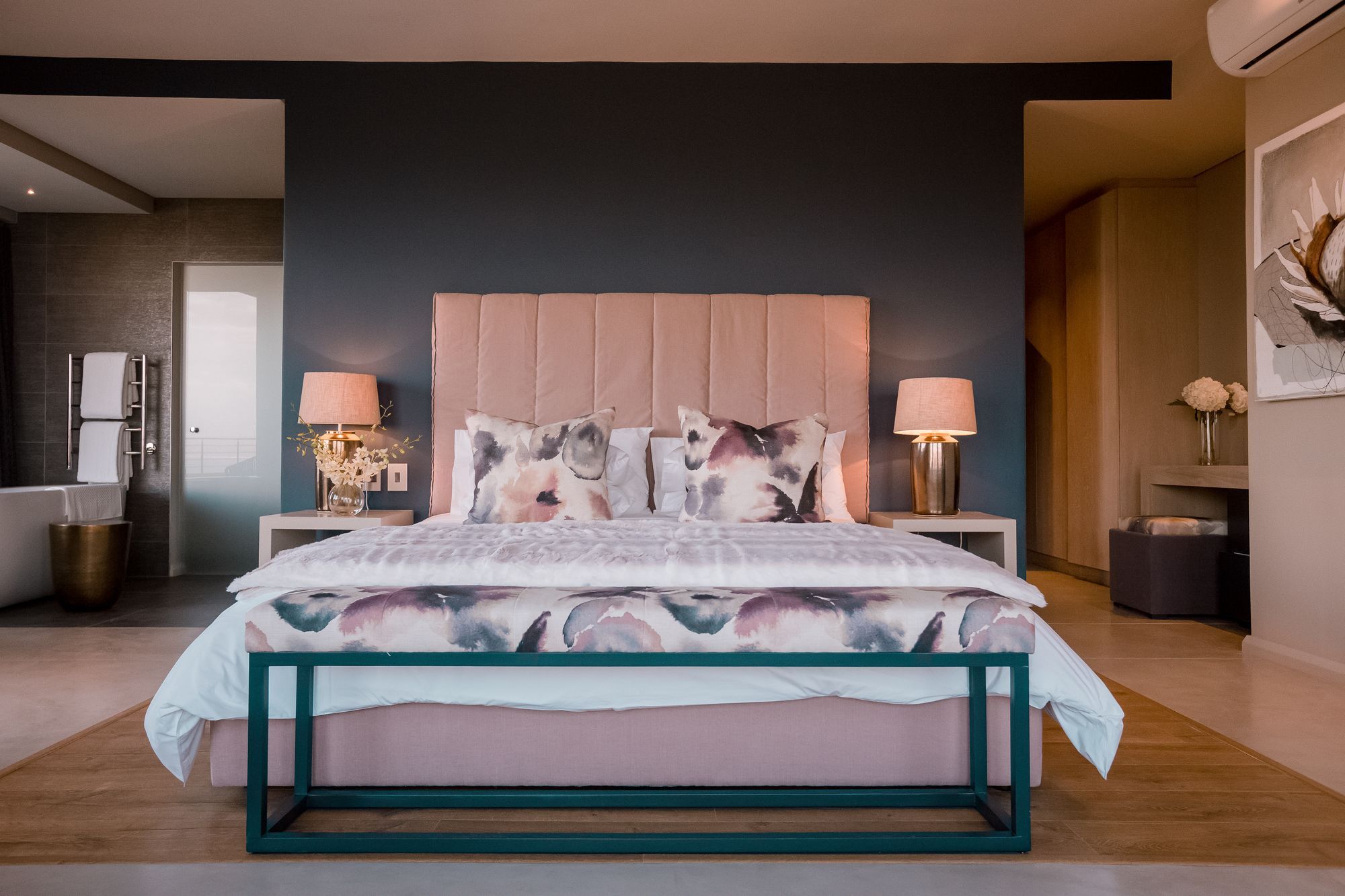 Sky Villa Boutique Hotel By Raw Africa Collection Plettenberg Bay Bagian luar foto A bedroom at the Cape Town edition